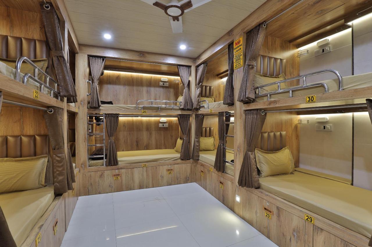 Rest Inn Dormitory Вадодара Экстерьер фото