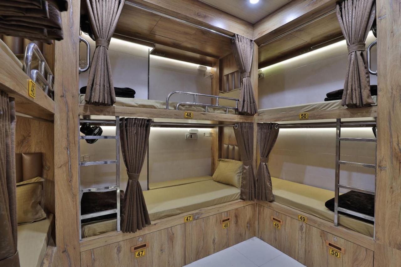 Rest Inn Dormitory Вадодара Экстерьер фото