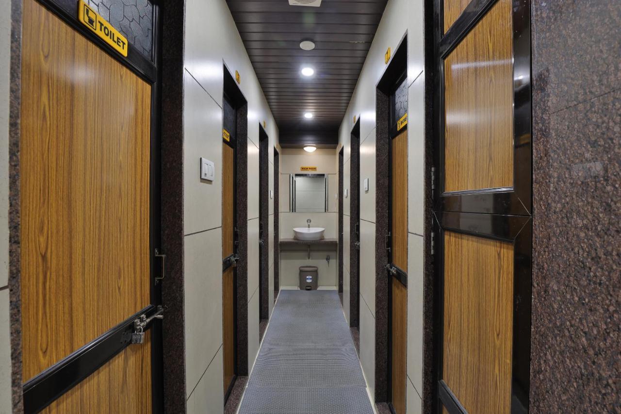 Rest Inn Dormitory Вадодара Экстерьер фото