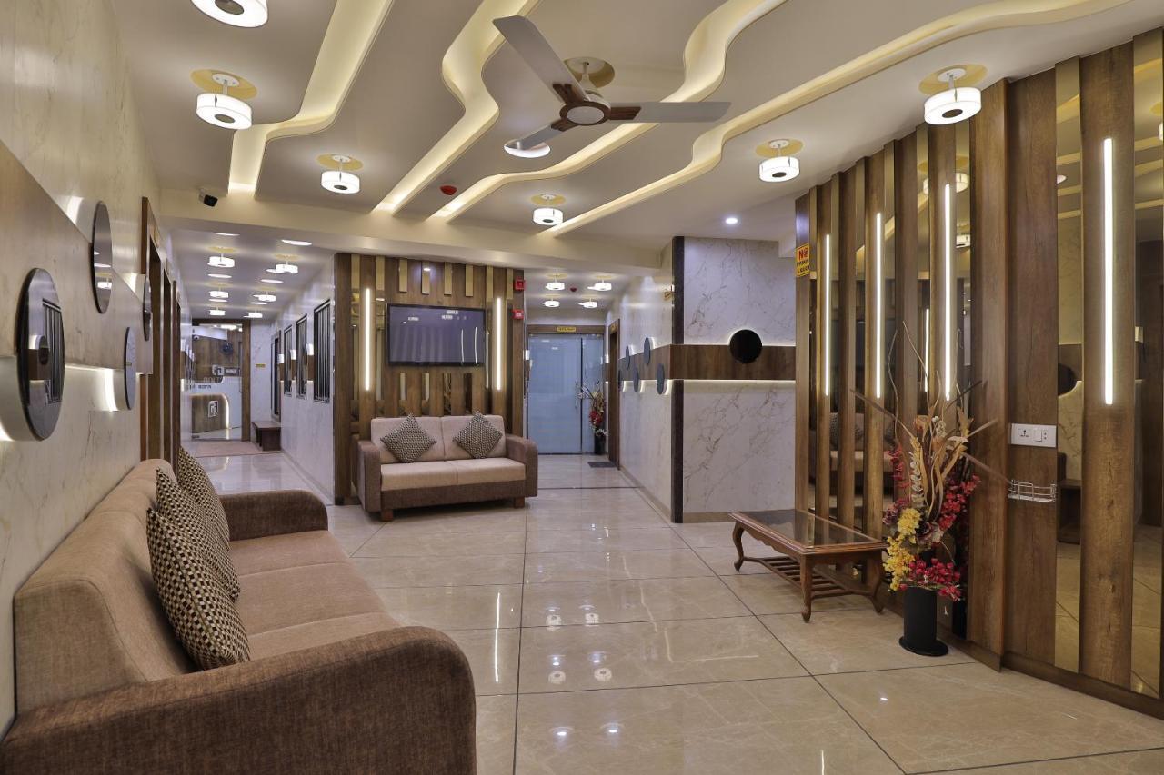 Rest Inn Dormitory Вадодара Экстерьер фото
