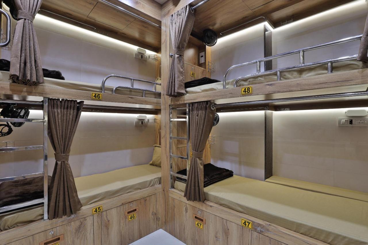 Rest Inn Dormitory Вадодара Экстерьер фото