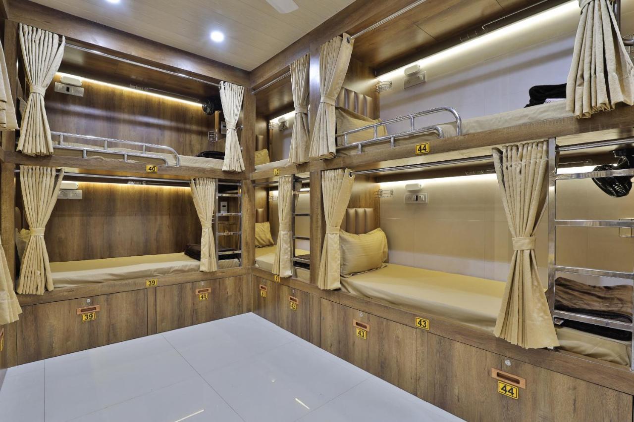 Rest Inn Dormitory Вадодара Экстерьер фото