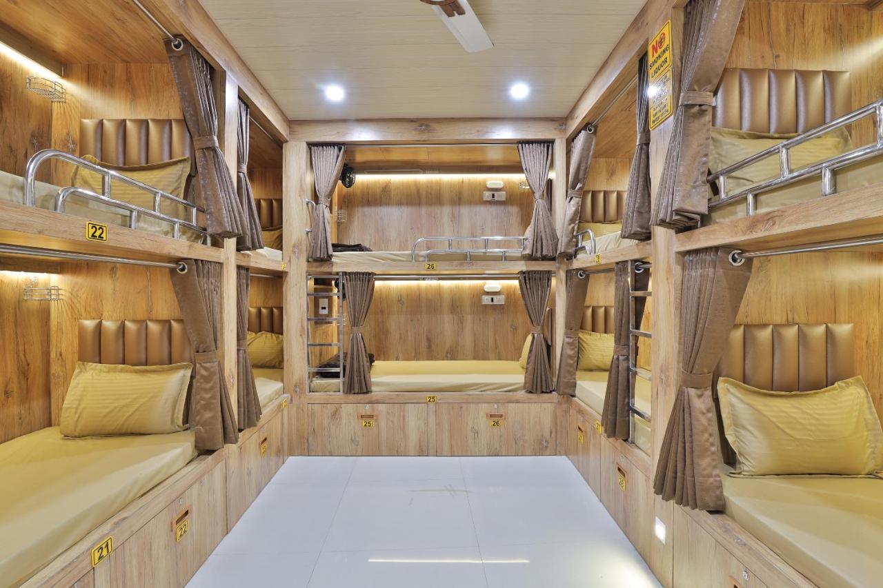 Rest Inn Dormitory Вадодара Экстерьер фото