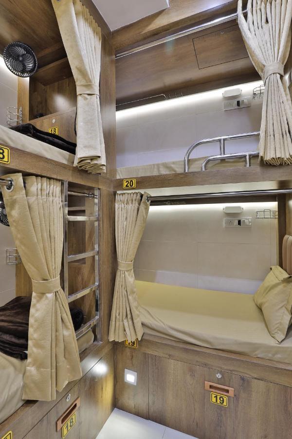 Rest Inn Dormitory Вадодара Экстерьер фото