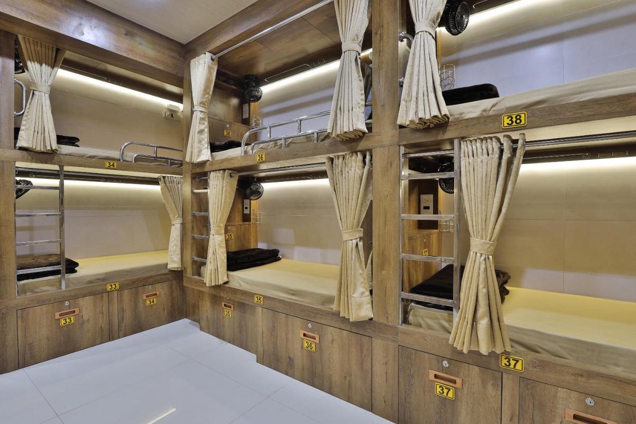 Rest Inn Dormitory Вадодара Экстерьер фото