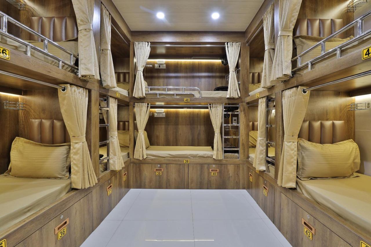 Rest Inn Dormitory Вадодара Экстерьер фото